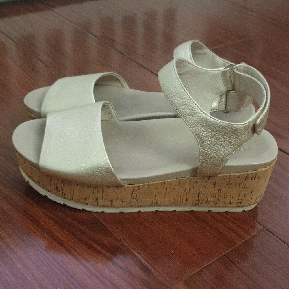 Kenneth Cole Rockaway Leather Platform sandal gold